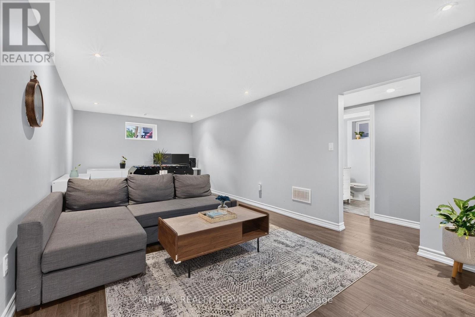 3469 CAPLAN CRESCENT - 33