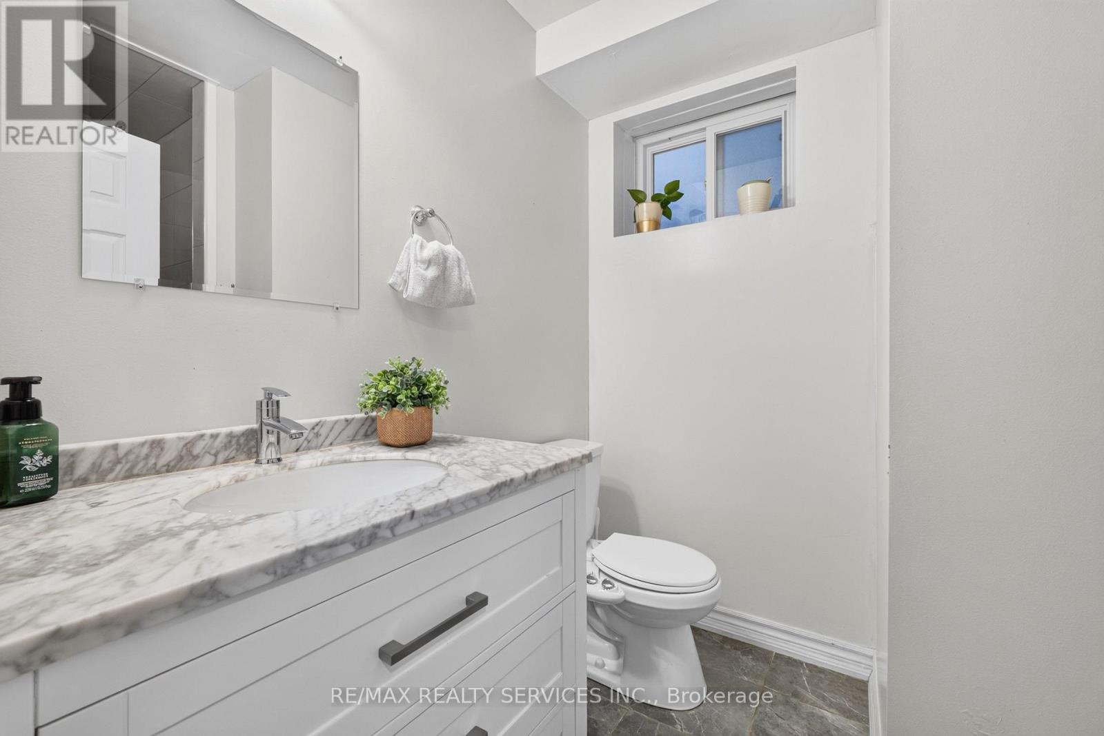 3469 CAPLAN CRESCENT - 35