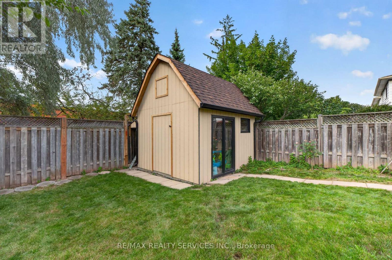 3469 CAPLAN CRESCENT - 45