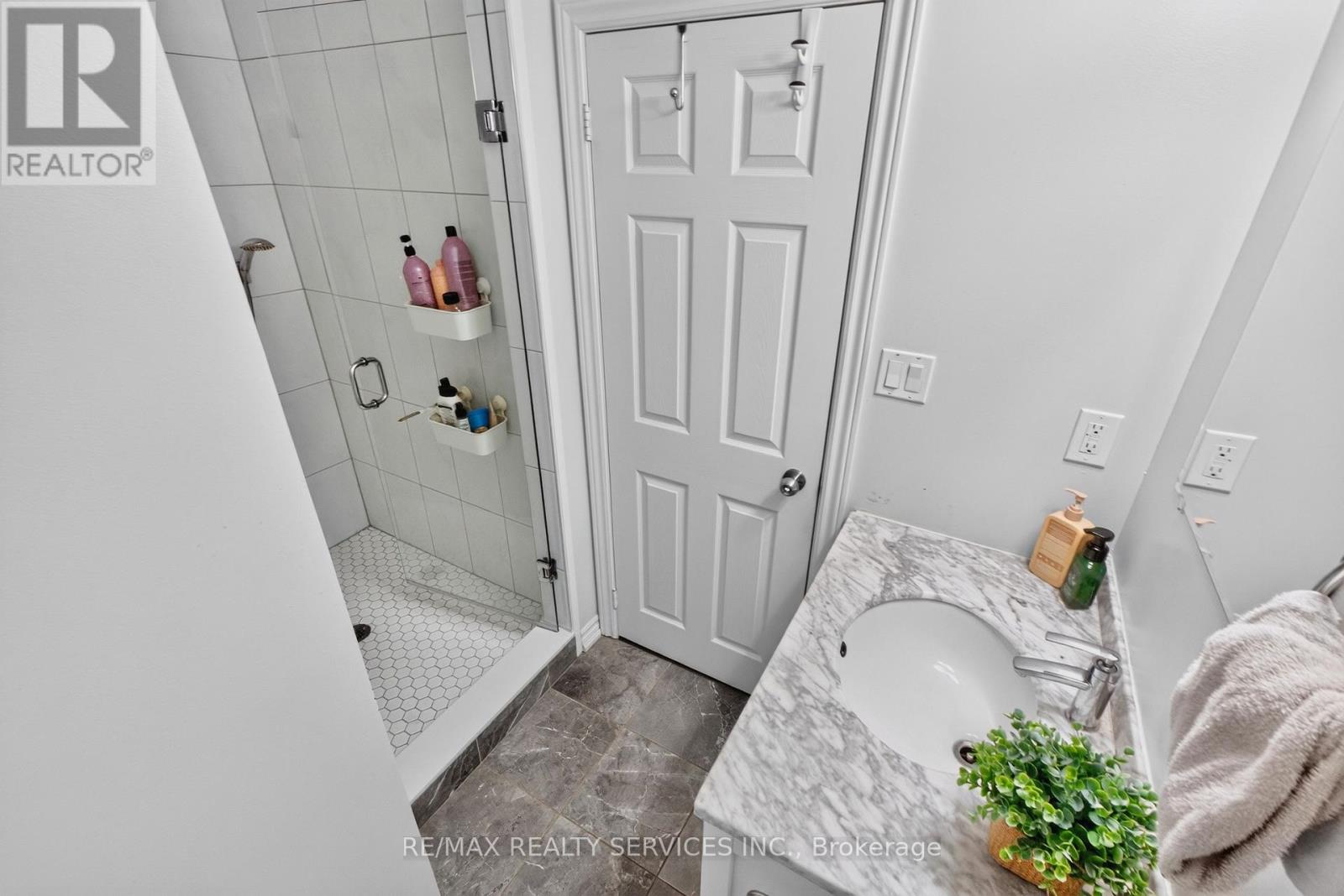 3469 CAPLAN CRESCENT - 37