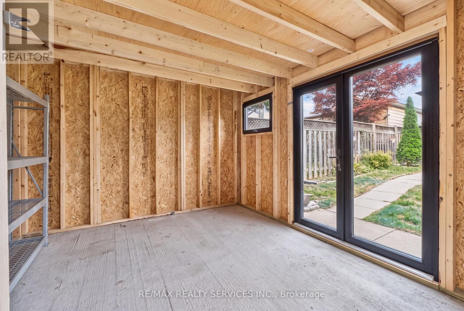 3469 CAPLAN CRESCENT - 44