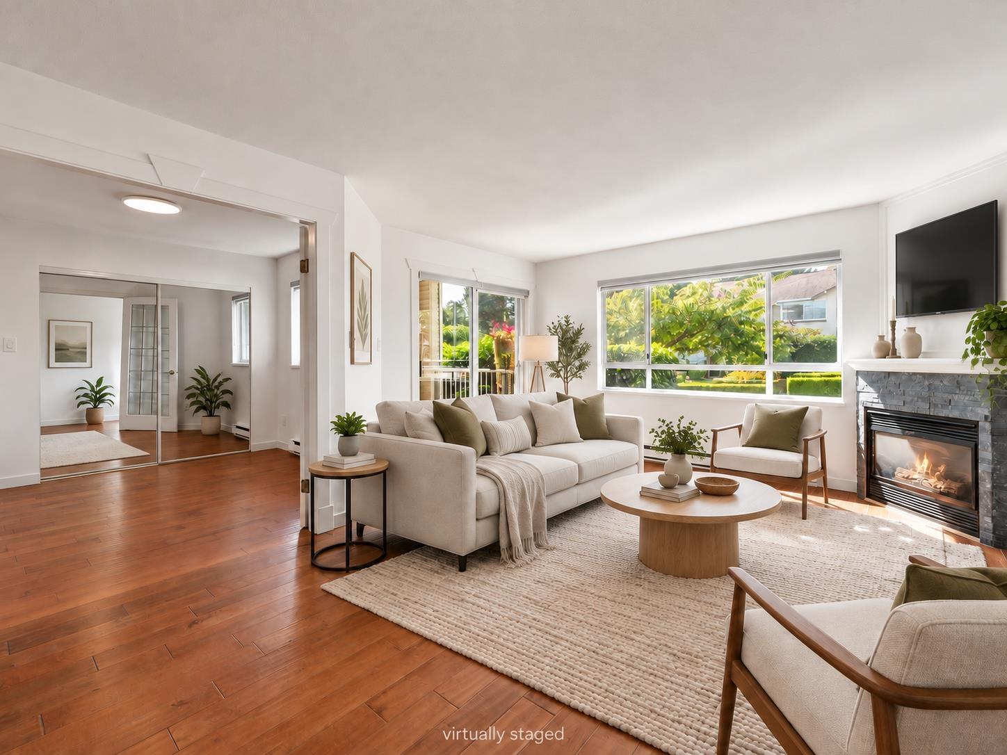 218 15991 THRIFT AVENUE, White Rock — photo 4