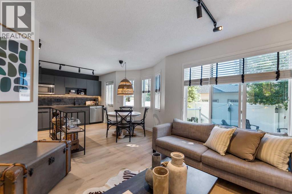 19 Everridge Villas SW, Calgary — photo 1