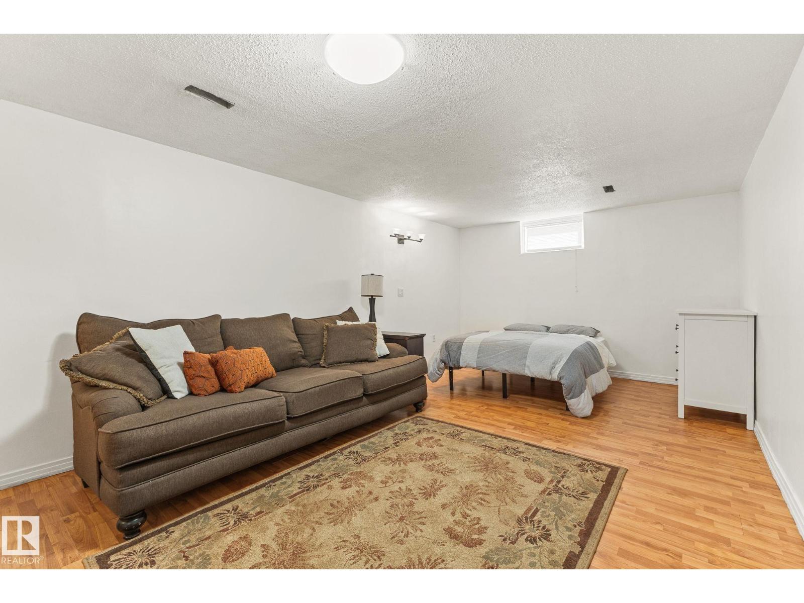12034 104 ST NW - Image 13