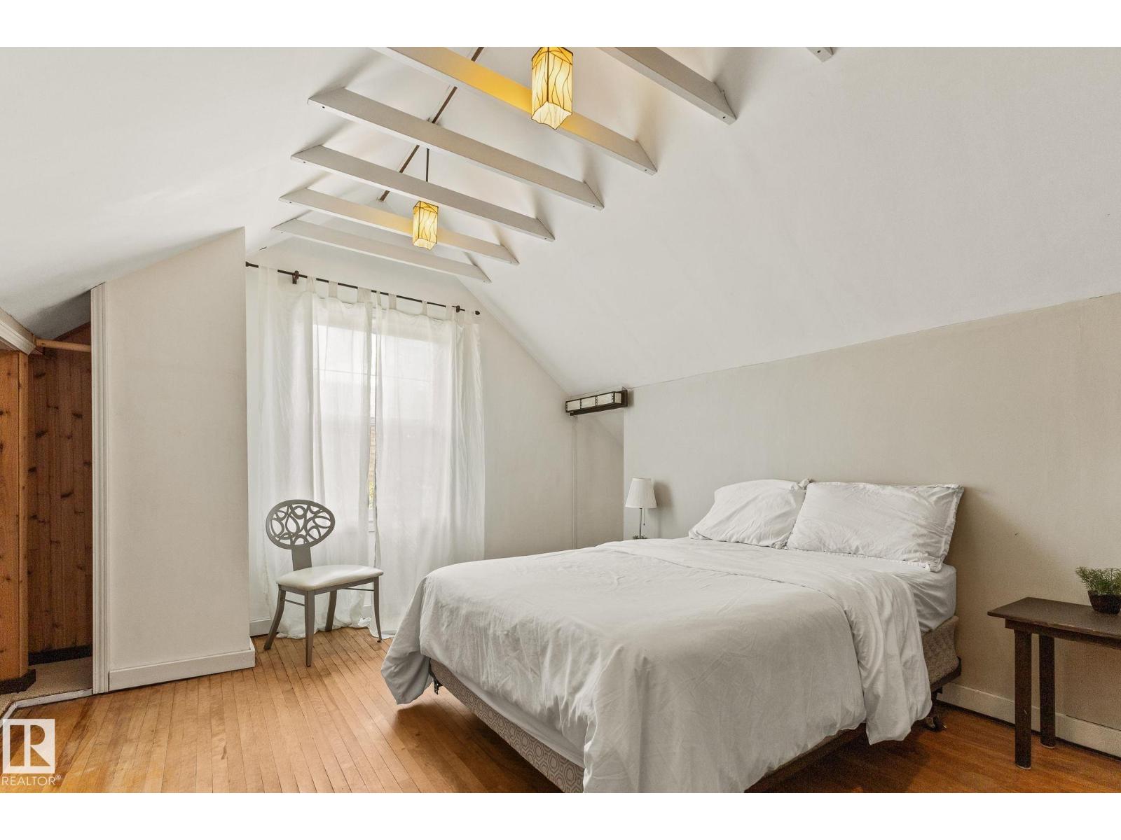 12034 104 ST NW - 10