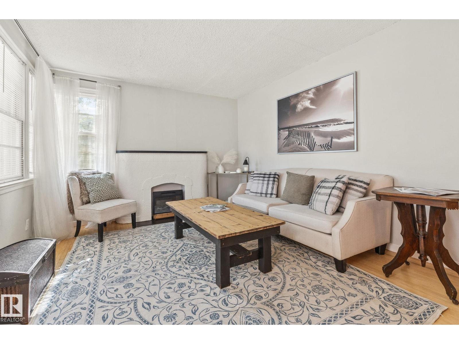 12034 104 ST NW - 5