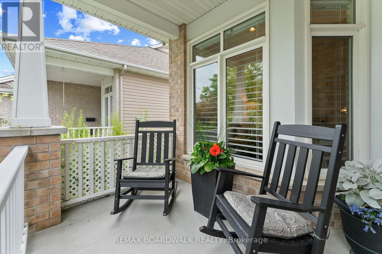 Who wouldn't enjoy a coffee on this porch!