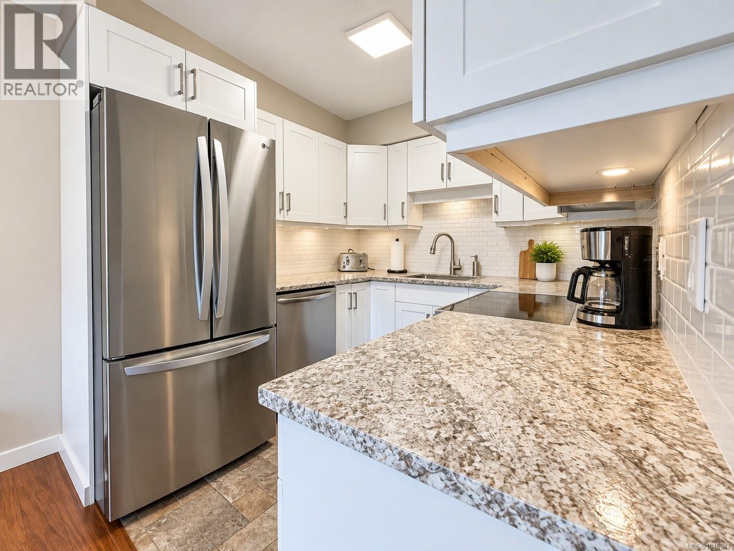 27 610 McKenzie Ave, Saanich — photo 6
