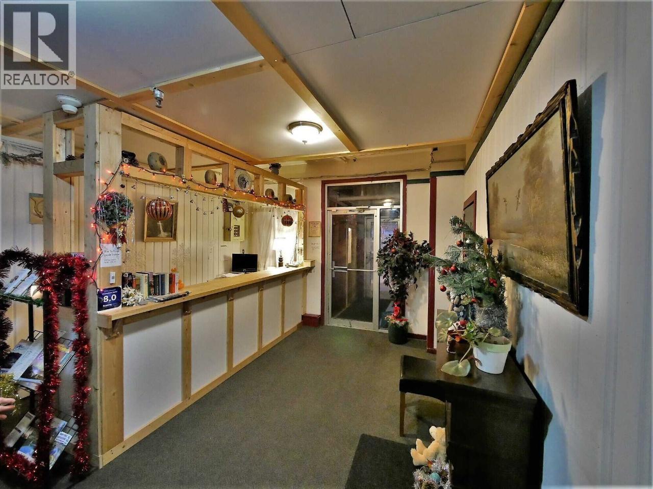 330 COLUMBIA Avenue, Castlegar