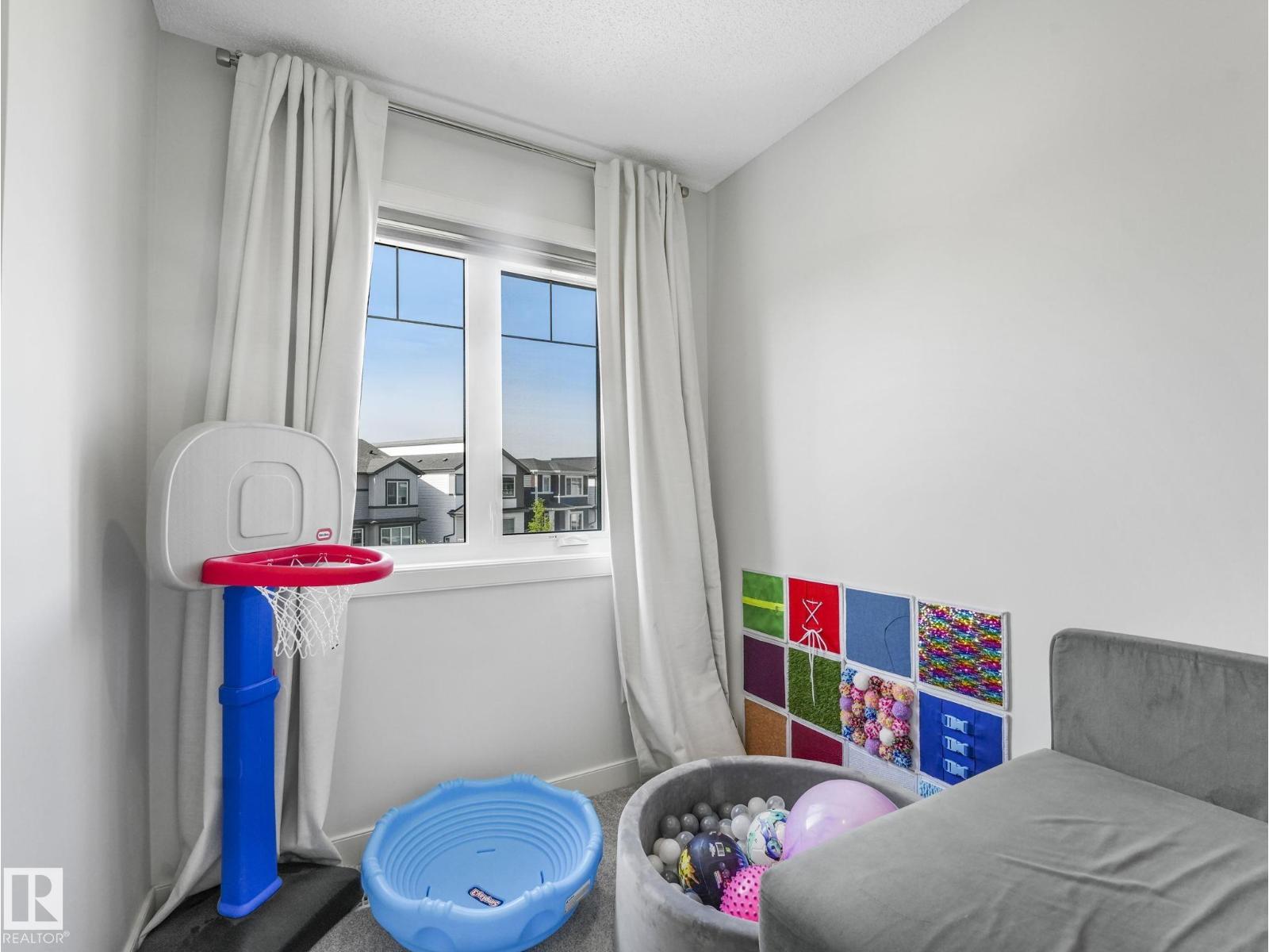 6404 176 AV NW - 39