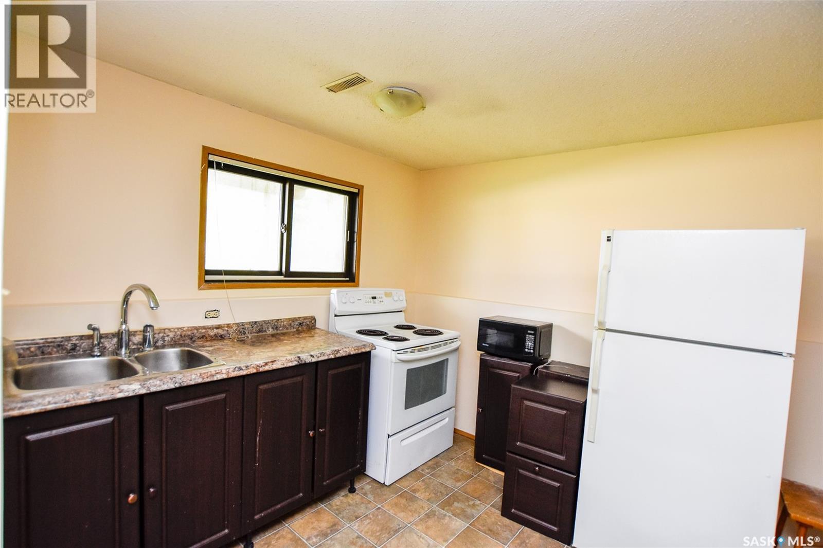 #A 1638 Central AVENUE - 12