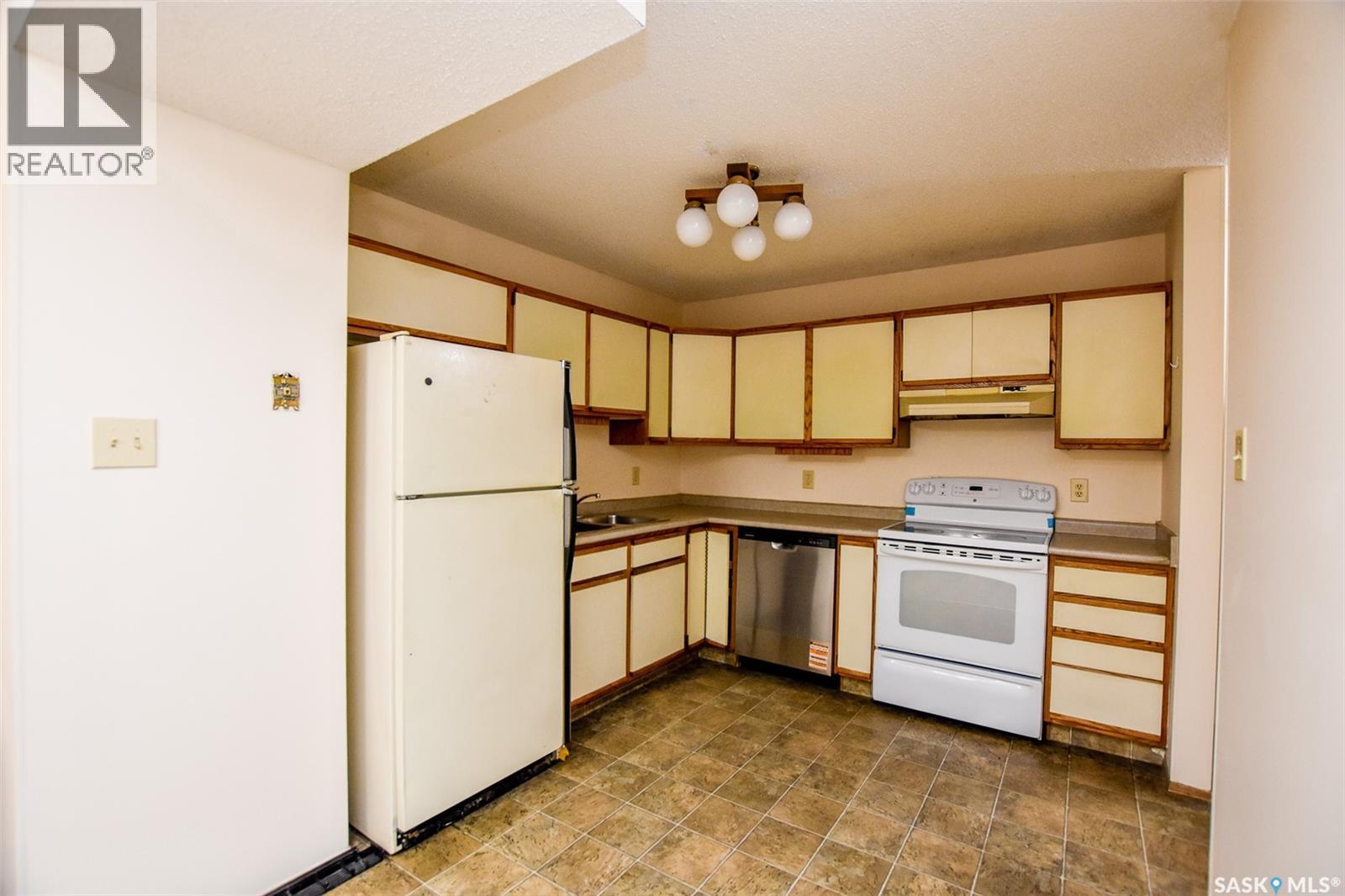 #A 1638 Central AVENUE - 4