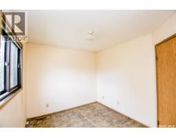 Bedroom - A 1638 Central Avenue, Saskatoon, SK S7N2H5 Photo 6
