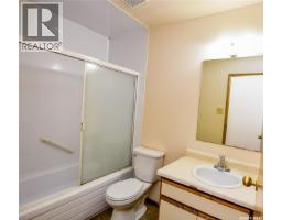 3pc Bathroom - A 1638 Central Avenue, Saskatoon, SK S7N2H5 Photo 8