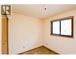 Family room - A 1638 Central Avenue, Saskatoon, SK S7N2H5 Photo 9