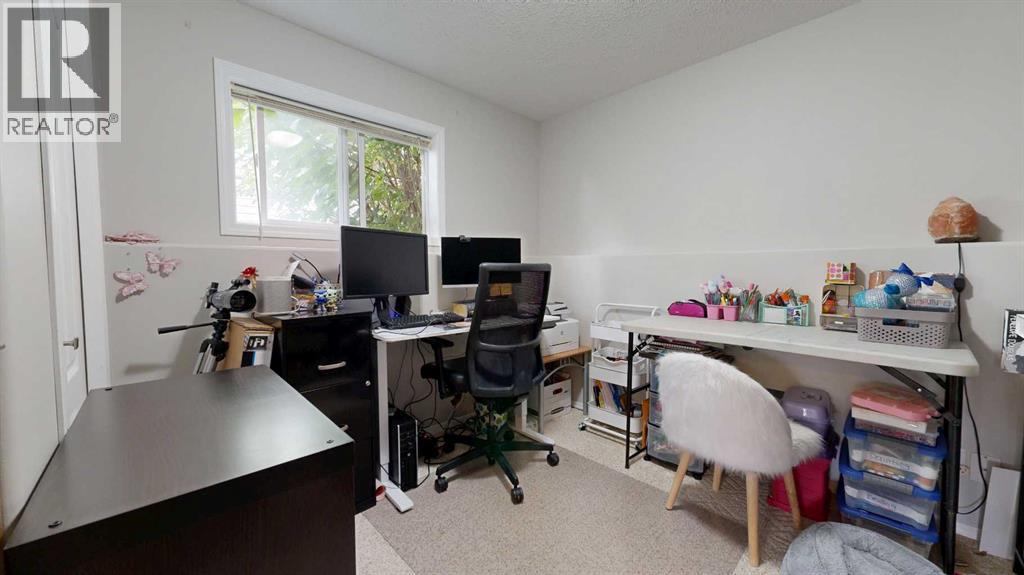 7425 103A Street - 25