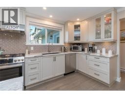 Living room - 2485 Orchard Ave, Sidney, BC V8L1V4 Photo 14