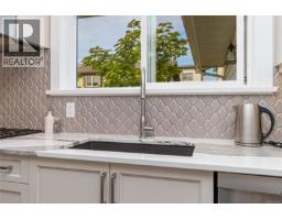 2485 Orchard Ave, Sidney, BC V8L1V4 Photo 17