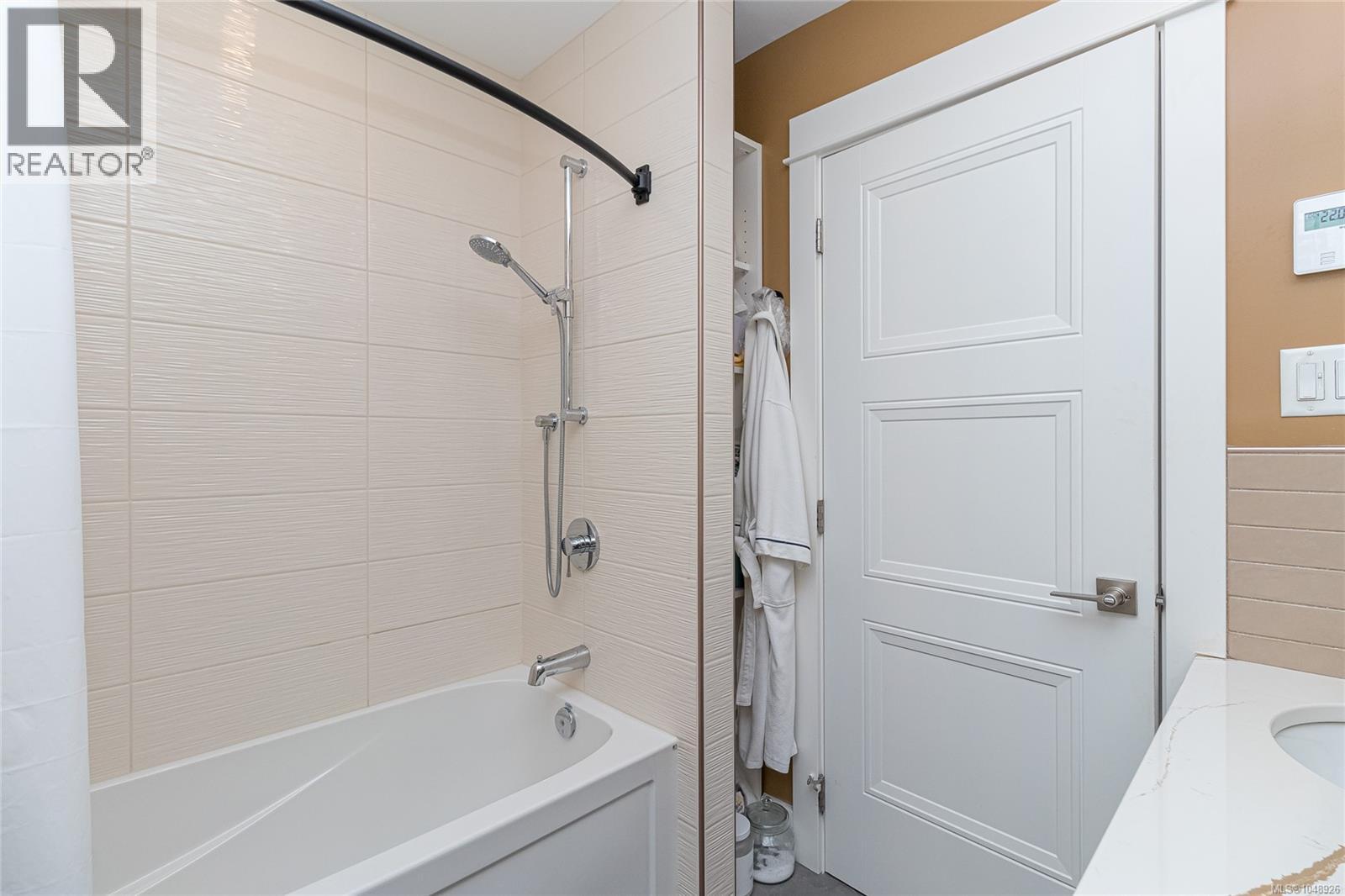  2485 Orchard Avenue, Sidney