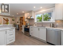 Dining room - 2485 Orchard Ave, Sidney, BC V8L1V4 Photo 13