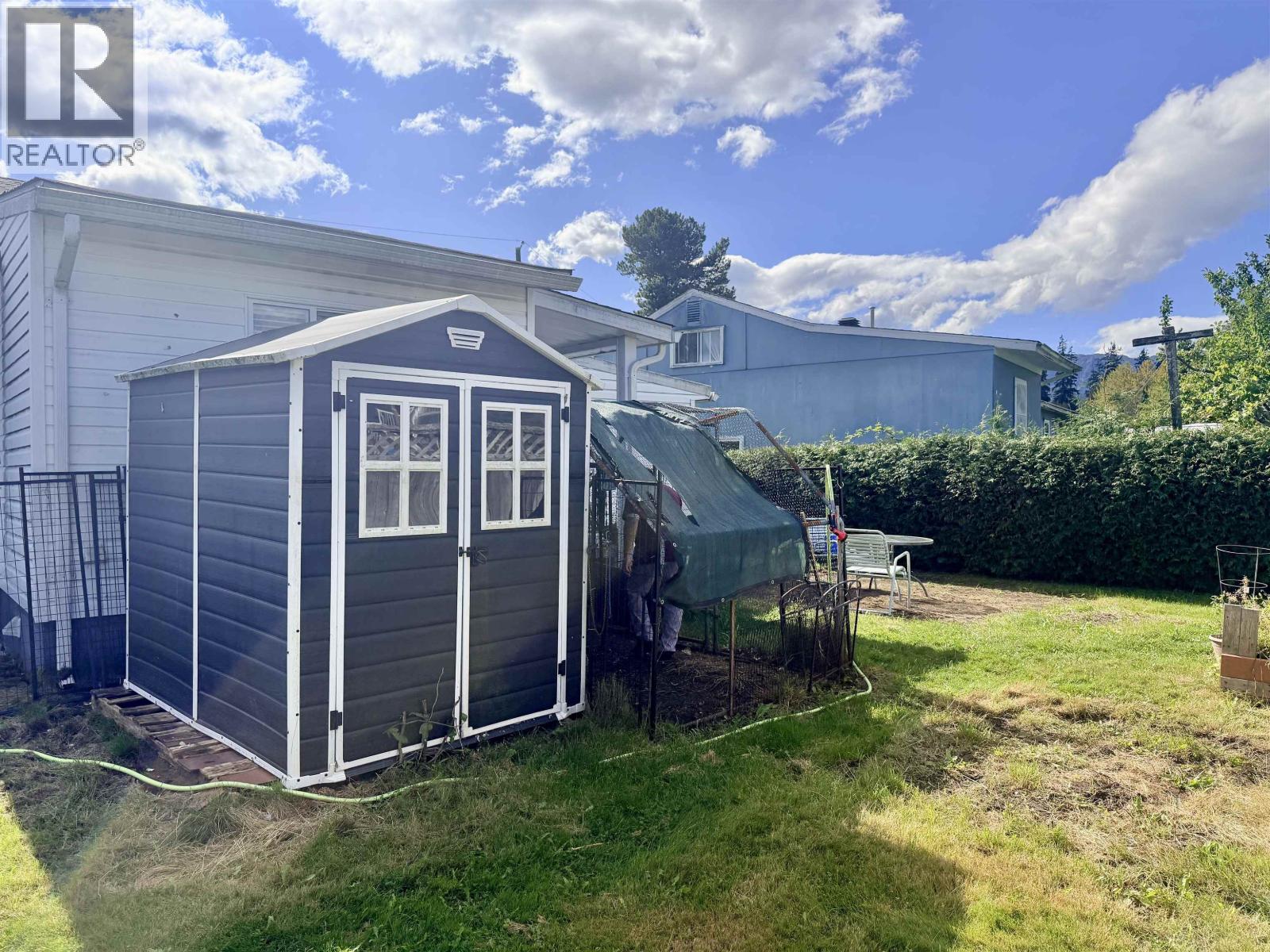 28 LILLOOET CRESCENT - 13