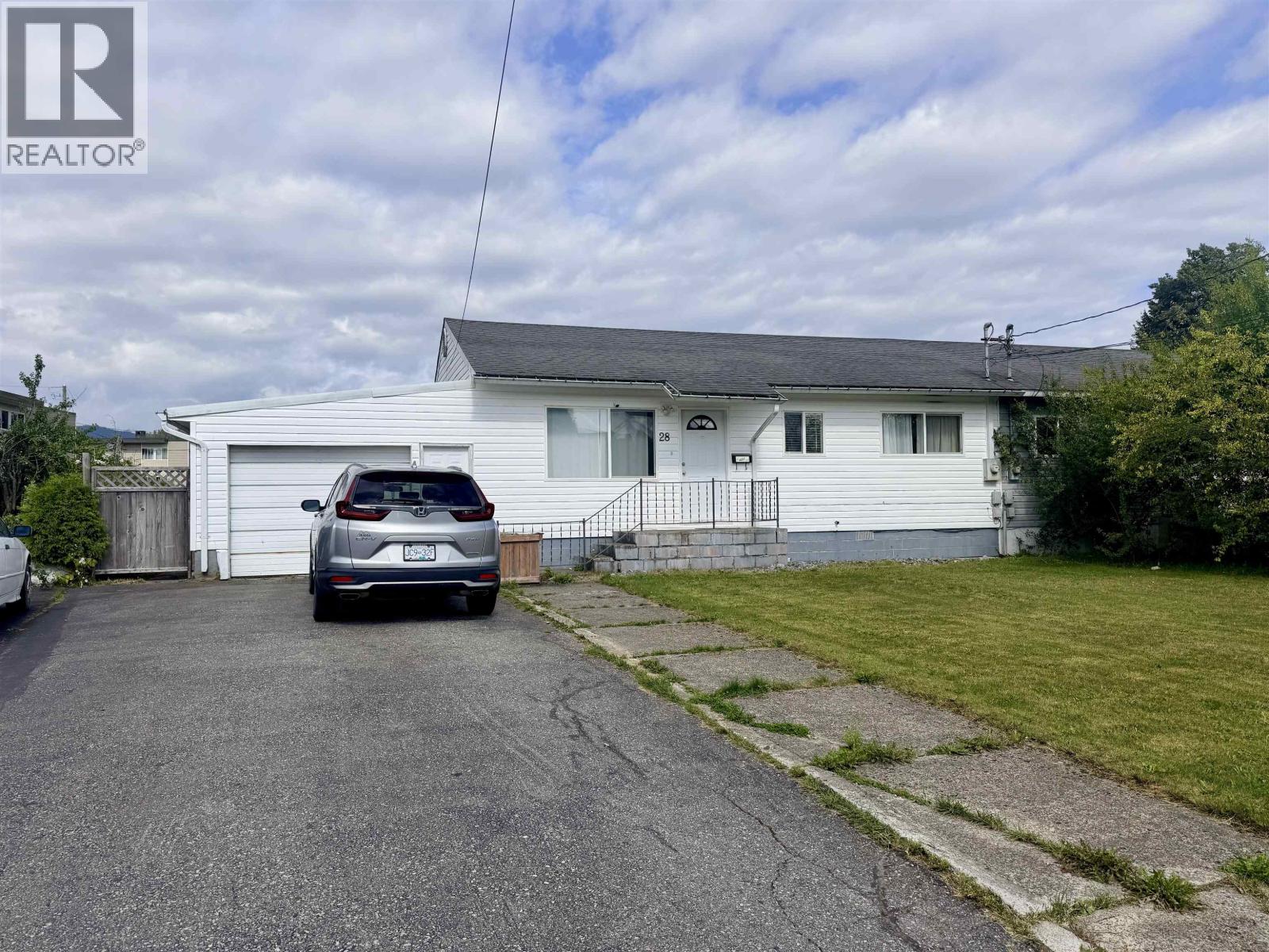28 LILLOOET CRESCENT - 15