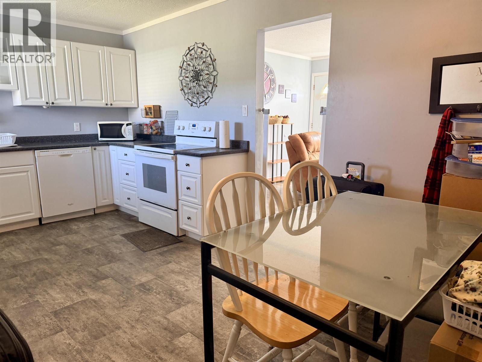 28 LILLOOET Crescent, Kitimat, British Columbia, V8C1Z8, Kitimat, British Columbia — photo 5 of 5
