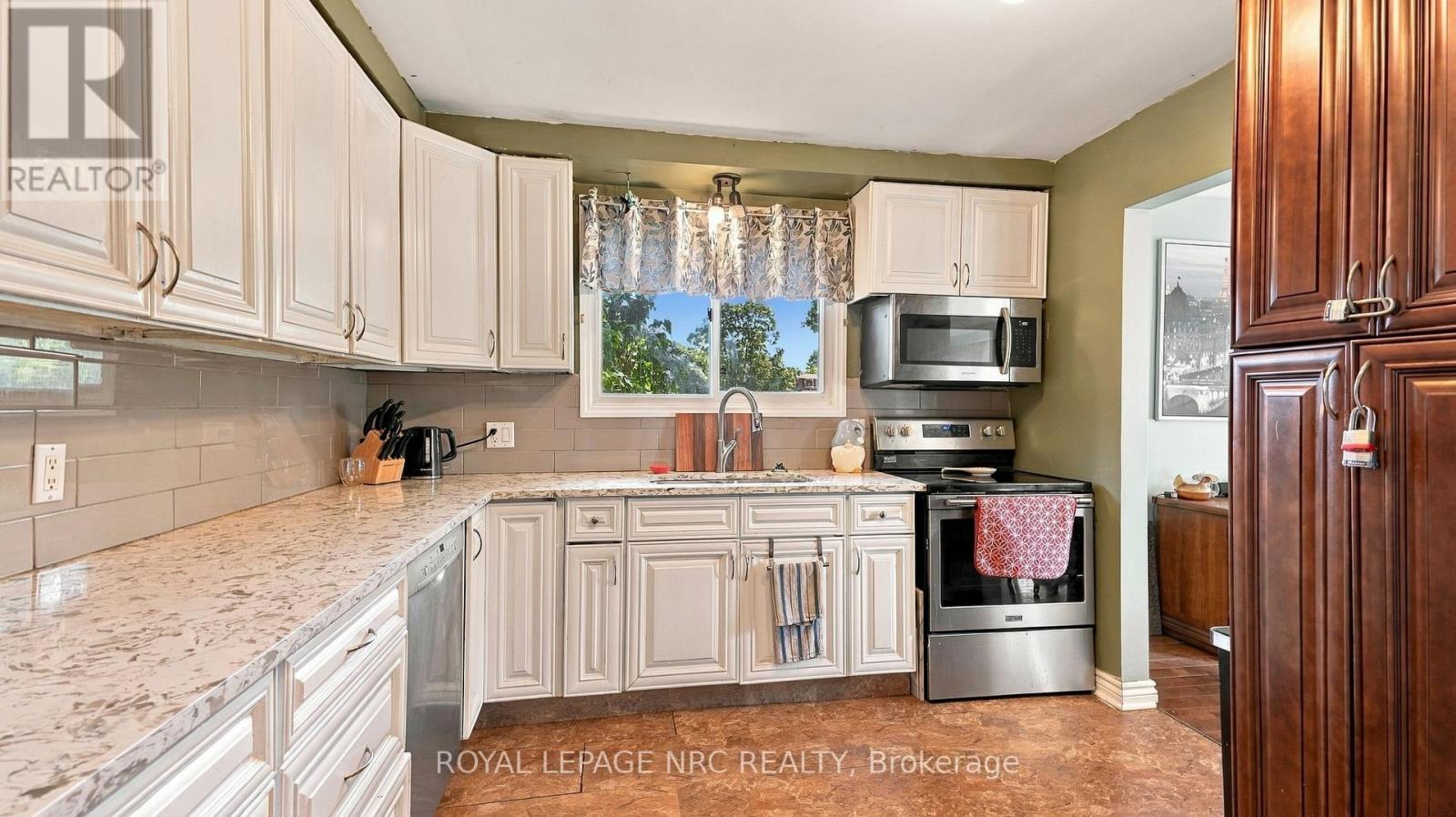 25 SHERWOOD FOREST TRAIL - 15