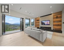 9289 Stellar's Way, Whistler, BC V8E1M1 Photo 9