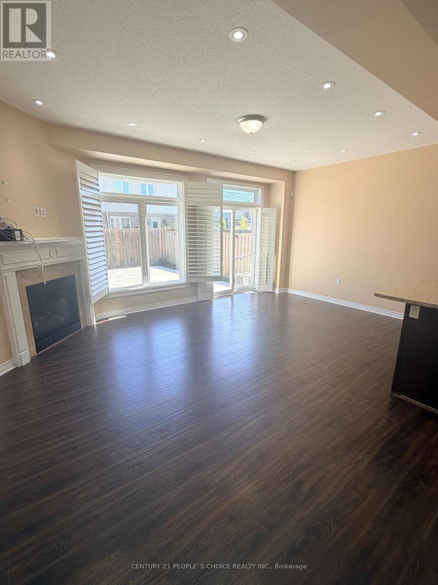 4 CHARLESWOOD CRESCENT - 7