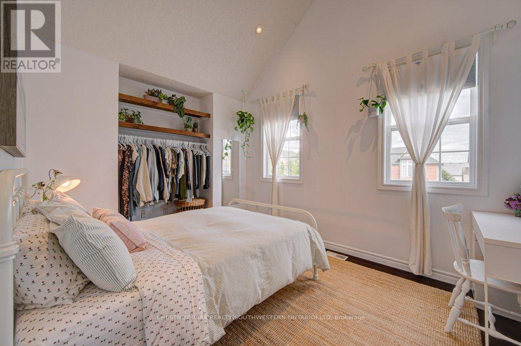 424 SAUVE CRESCENT - 22