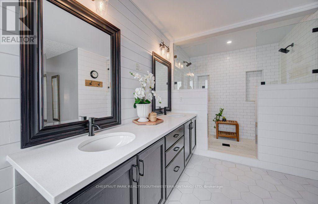 424 SAUVE CRESCENT - 32