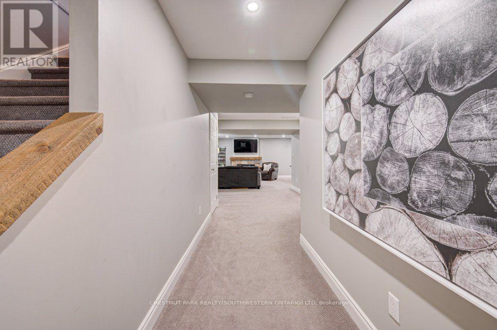 424 SAUVE CRESCENT - 35