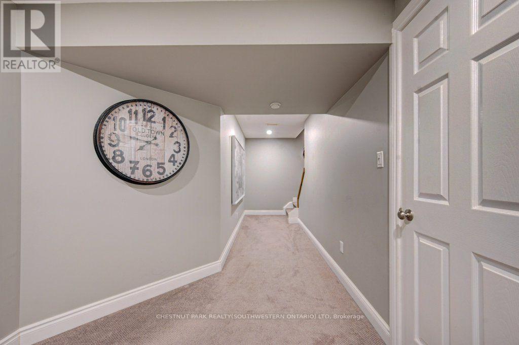 424 SAUVE CRESCENT - 36