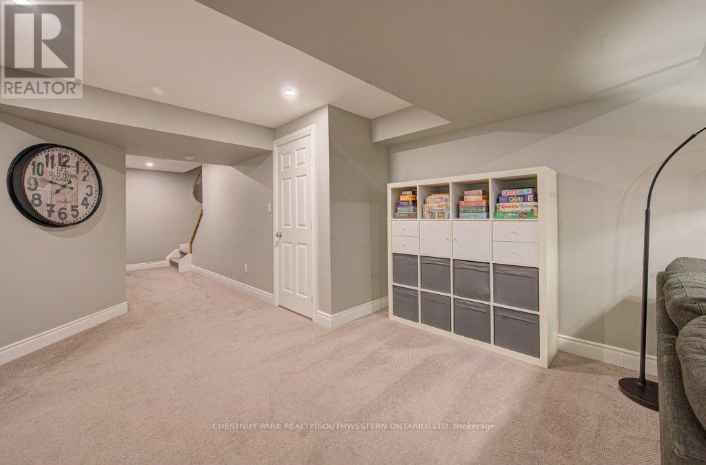 424 SAUVE CRESCENT - 39