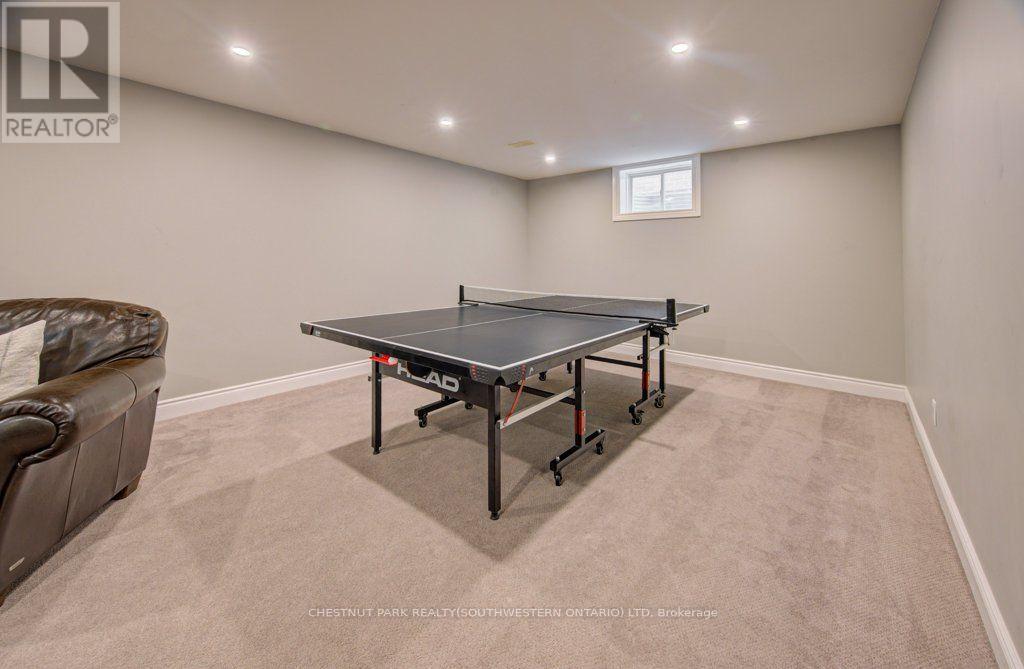 424 SAUVE CRESCENT - 40