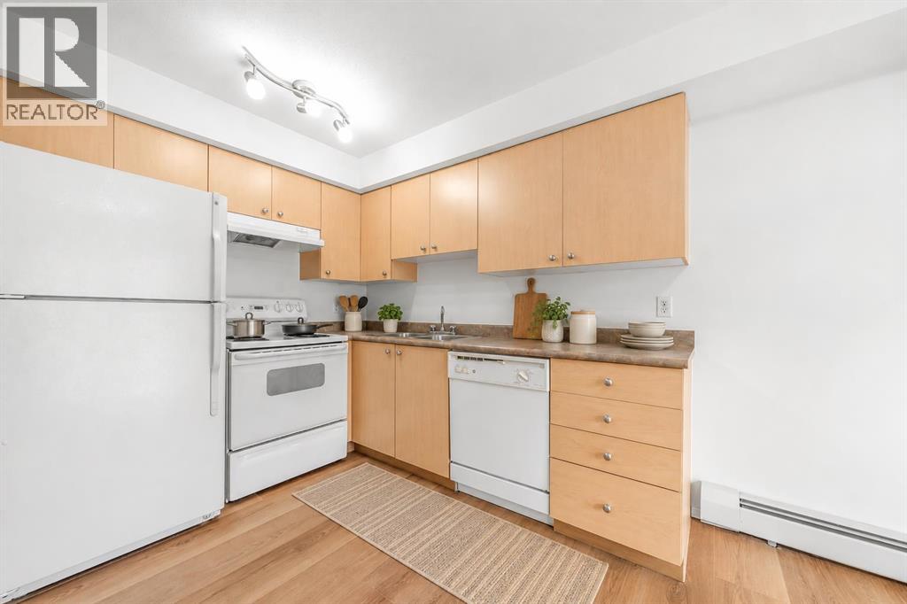 #216 1648 Saamis Drive NW - 4