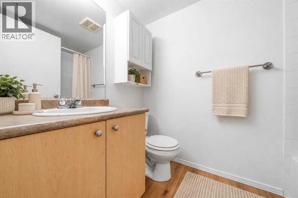#216 1648 Saamis Drive NW - 6