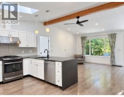 840 Mary Rd, Gabriola Island, BC V0R1X3 Photo 9