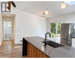 840 Mary Rd, Gabriola Island, BC V0R1X3 Photo 10