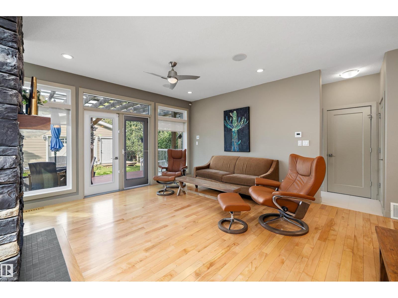 11534 122 ST NW - 10