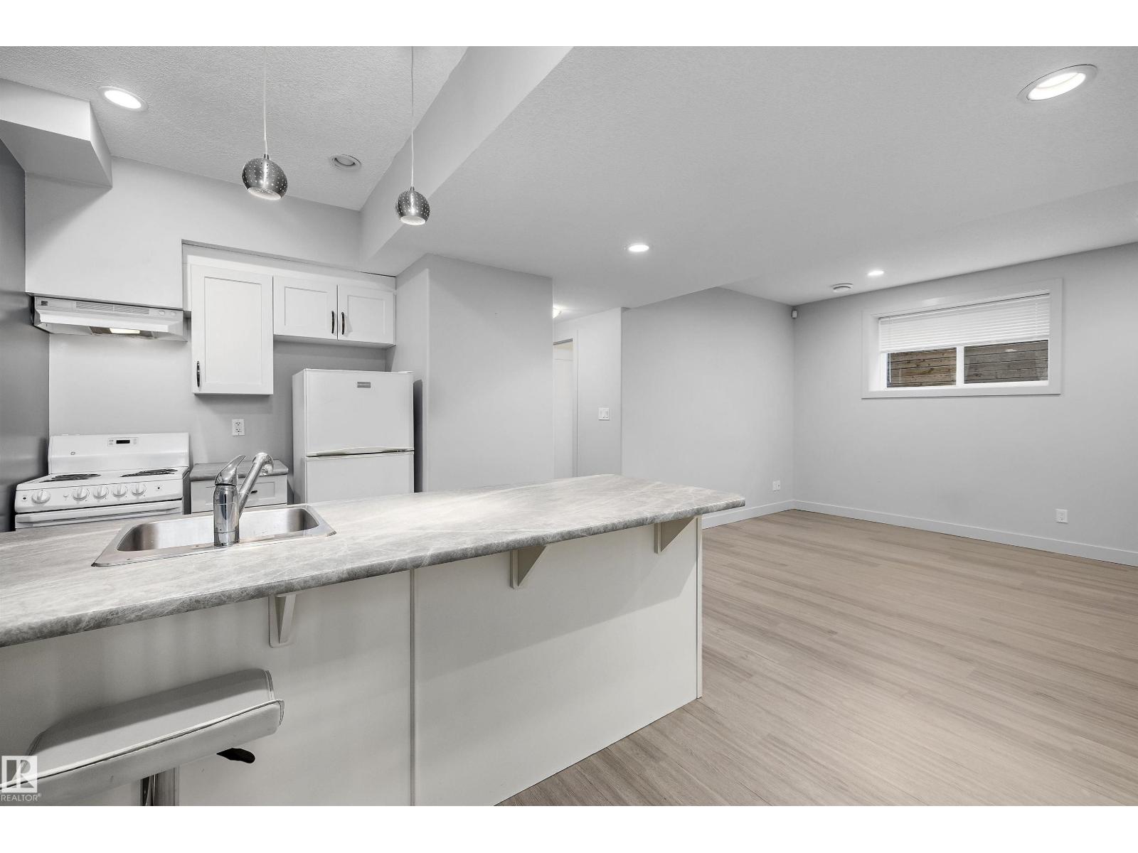 11534 122 ST NW - 48