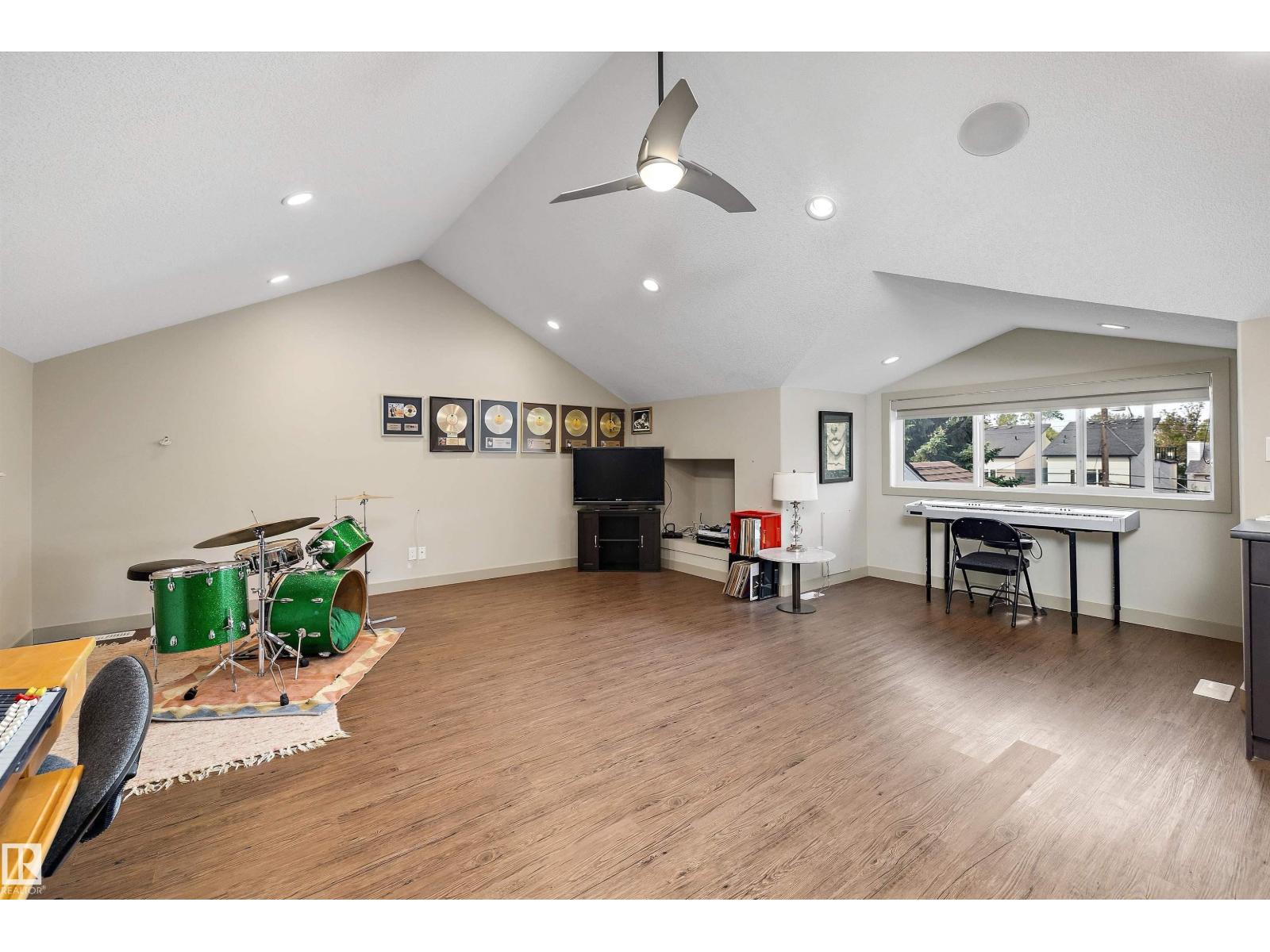 11534 122 ST NW - 41
