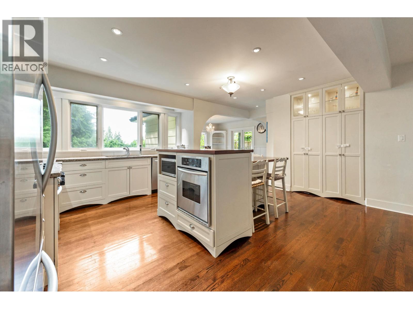 1340 PALMERSTON AVENUE, West Vancouver