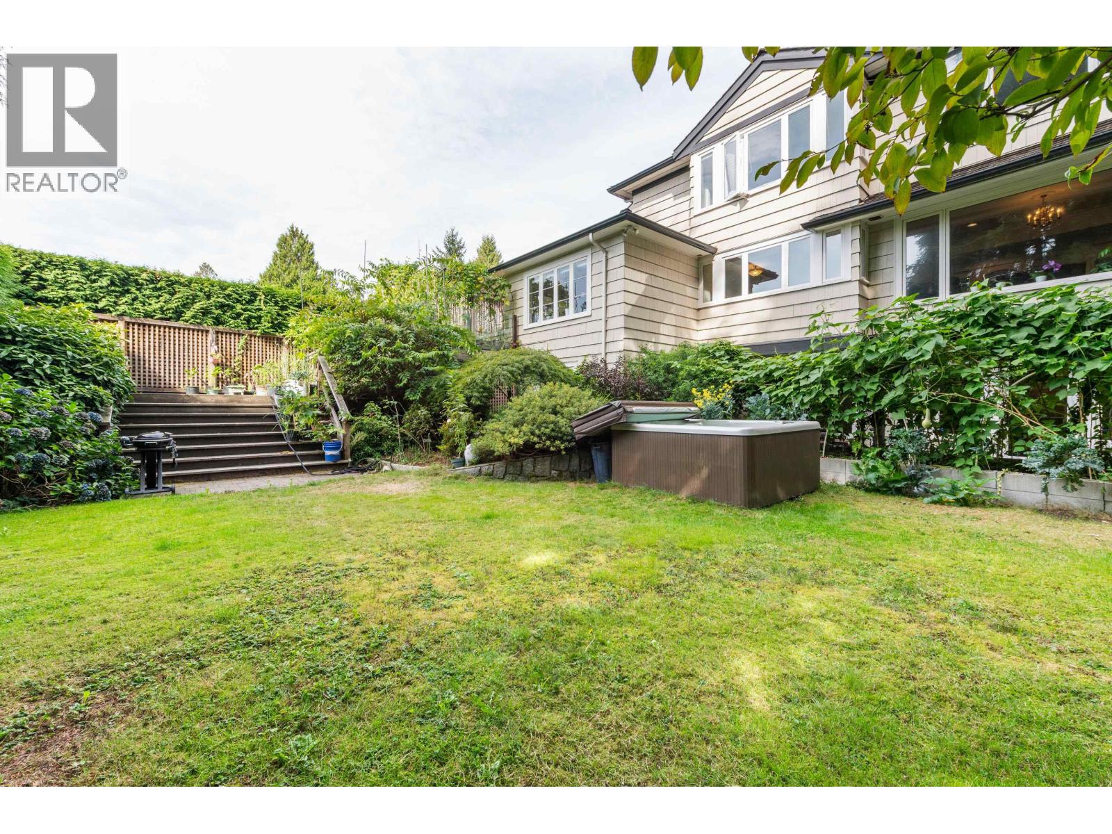 1340 PALMERSTON AVENUE, West Vancouver