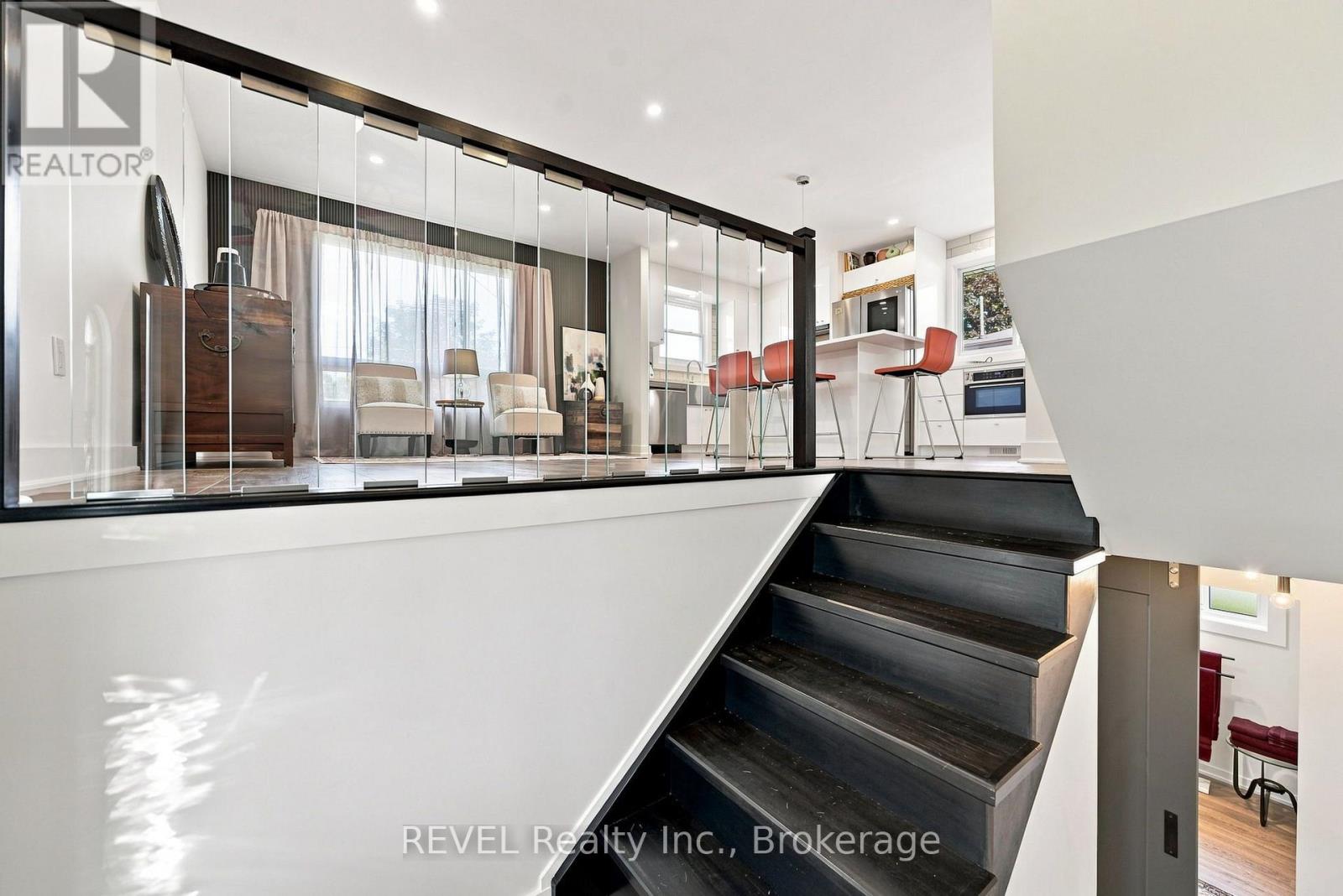 34 OAKWOOD STREET - 16