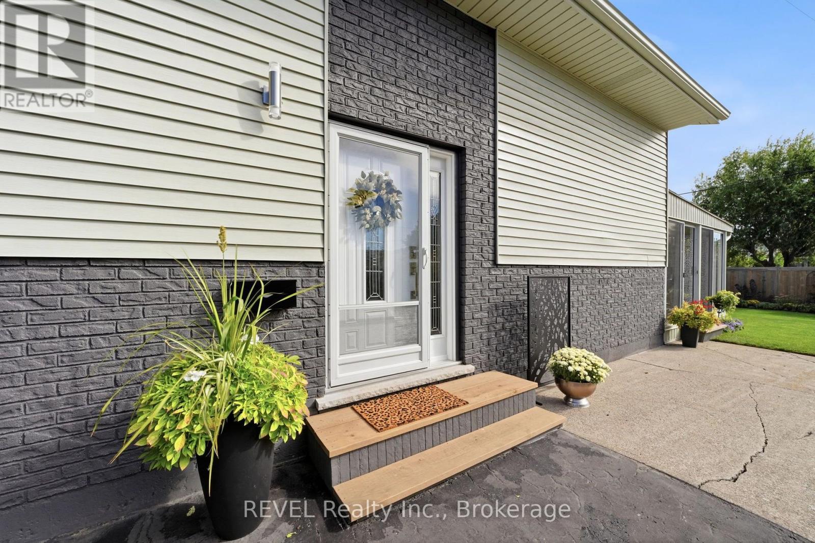 34 OAKWOOD STREET - 37