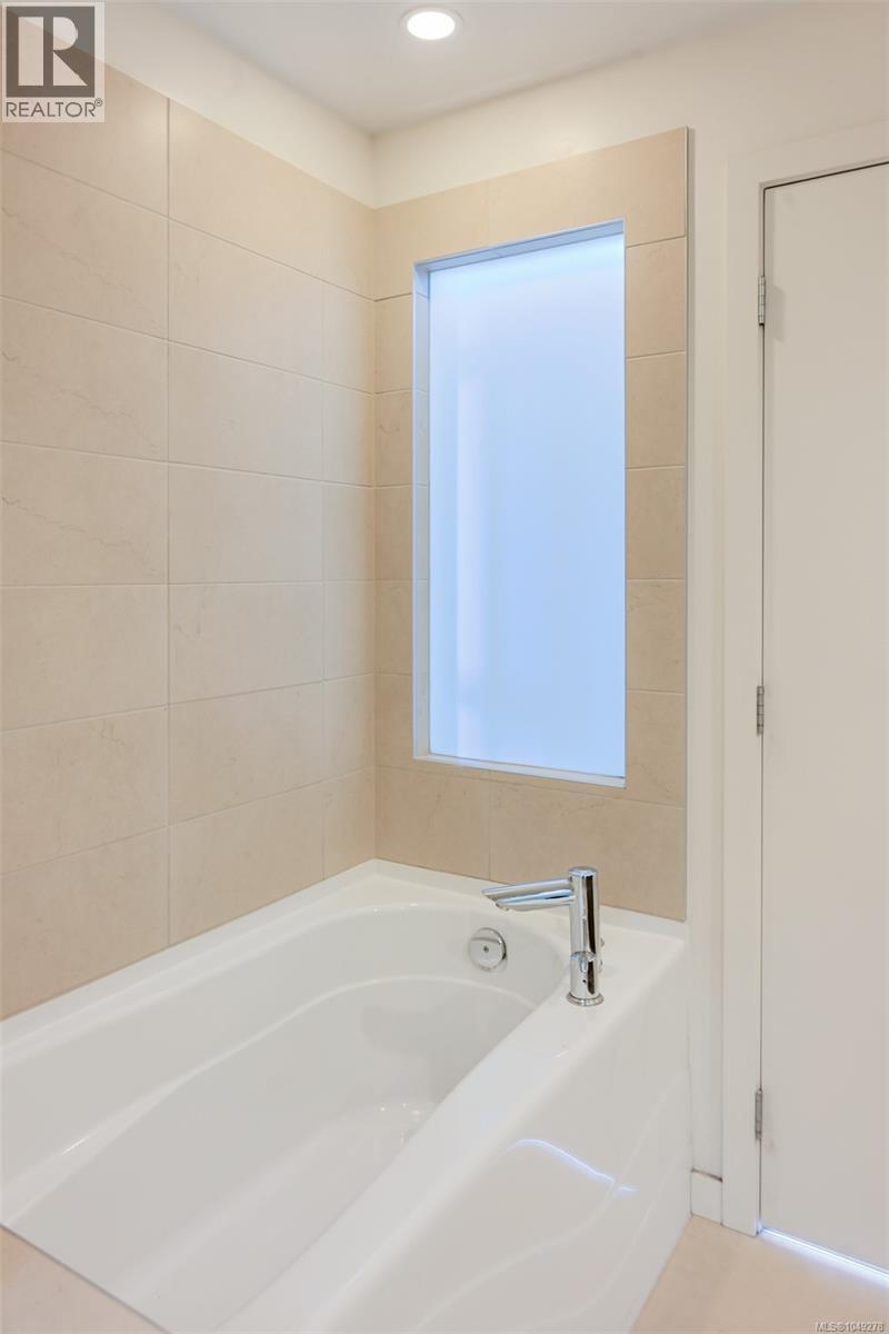 #406 399 Tyee Rd - 37