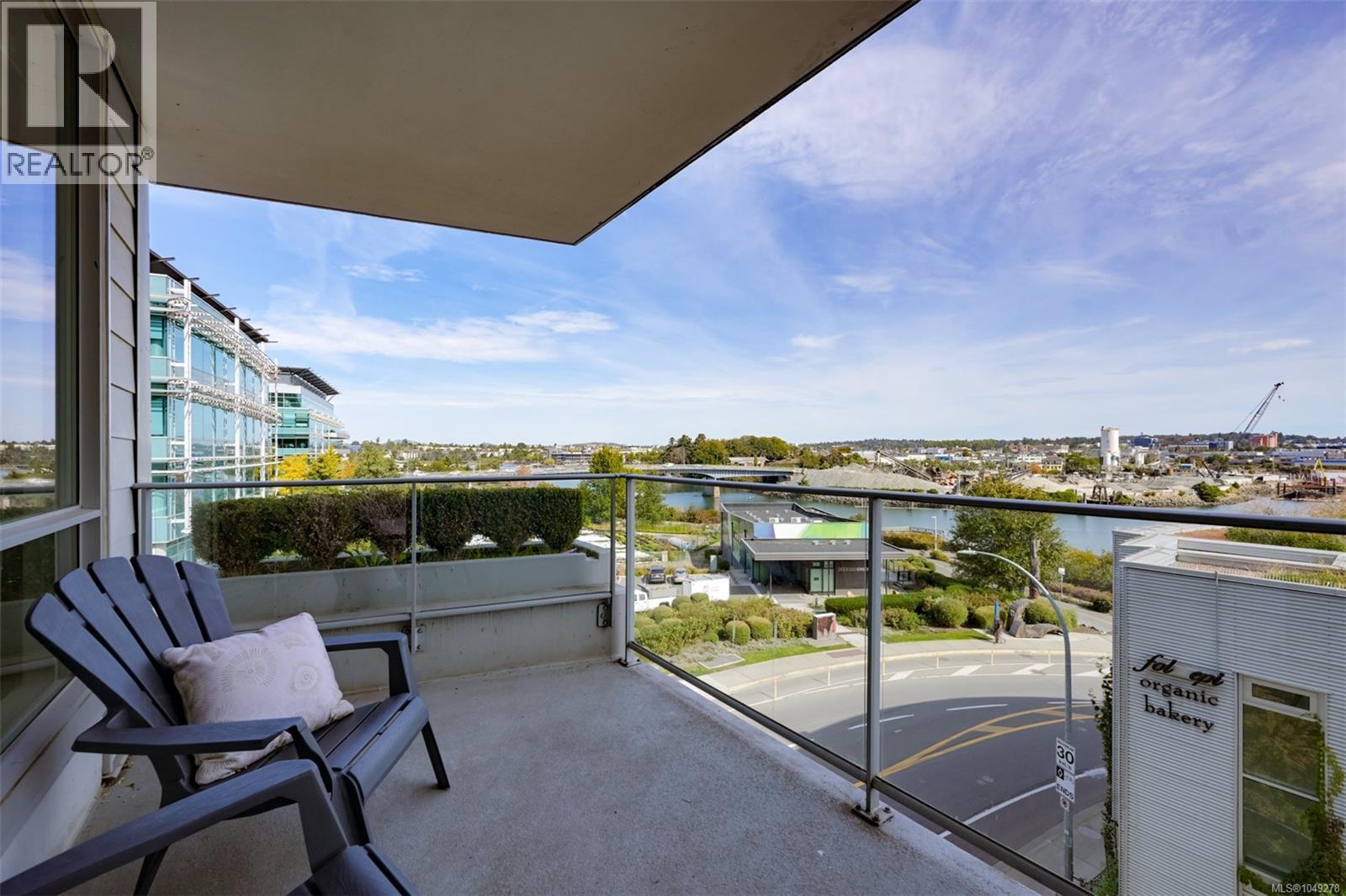 #406 399 Tyee Rd - 53