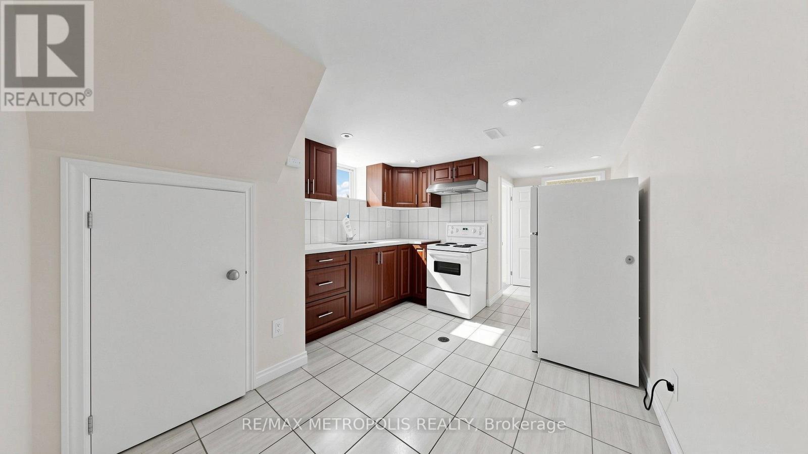 10 DAVIDSON AVENUE - 25